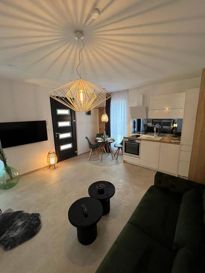 Apartmani Cube A 메덜린 외부 사진